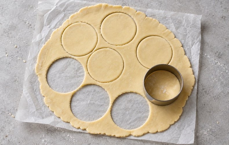 Tartaletas de salmón ahumado, ricotta y huevos de codorniz: paso 1