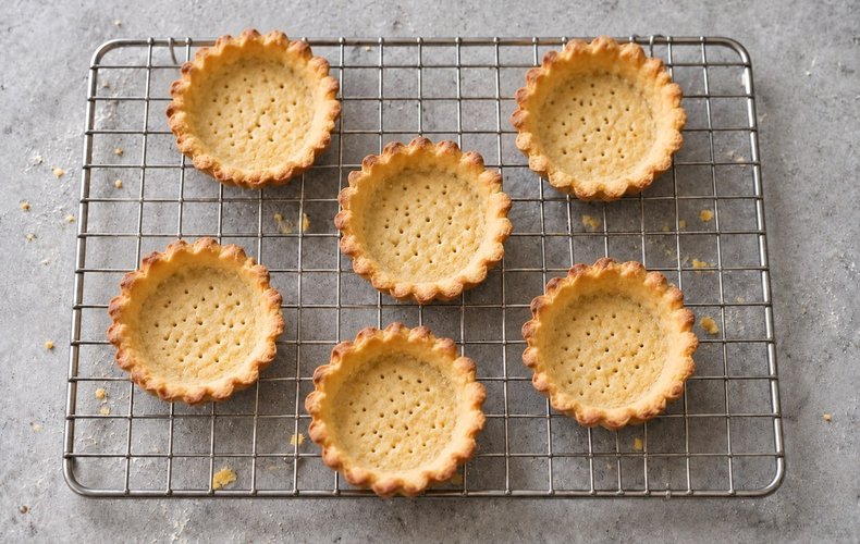 Tartaletas de salmón ahumado, ricotta y huevos de codorniz: paso 3