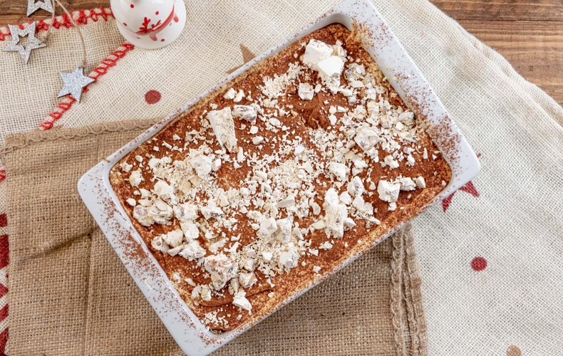 Receta de tiramisú de turrón de Navidad