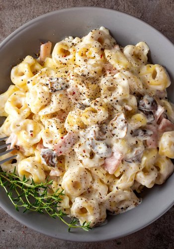 Receta Tortellini con nata, jamón cocido y setas