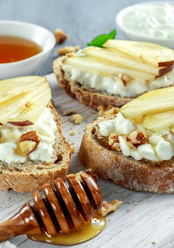 Receta Tostas de manzana, queso y miel