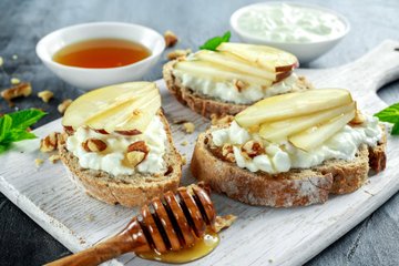 Receta Tostas de manzana, queso y miel