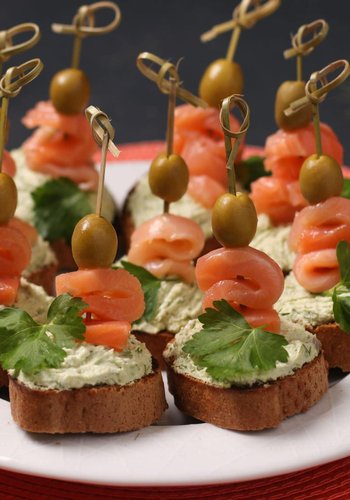 Receta Tostas de salmón con mousse de ricotta y aguacate