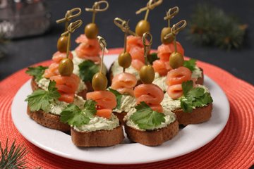 Receta Tostas de salmón con mousse de ricotta y aguacate